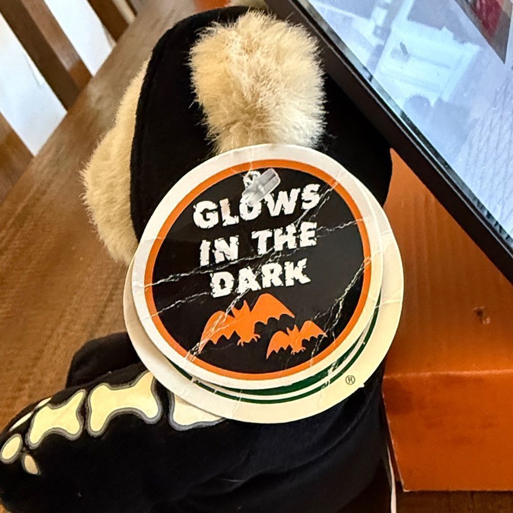 Starbucks Halloween skeleton bear 7th edition glow in the dark - Picture 2 of 9
